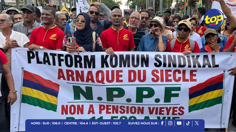 Réforme des pensions : La manifestation s'achève sur un vote à main levée en faveur du principe d'une grève générale