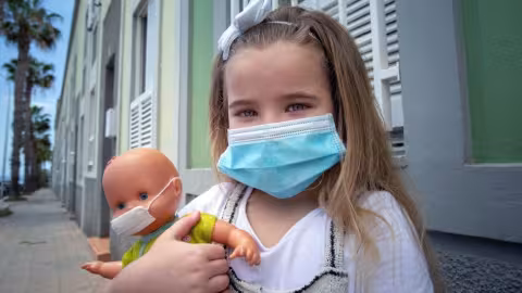 La nouvelle souche du coronavirus est plus contagieuse pour les enfants, selon les scientifiques
