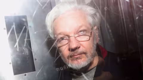 La justice britannique maintient le fondateur de WikiLeaks, Julian Assange, en détention