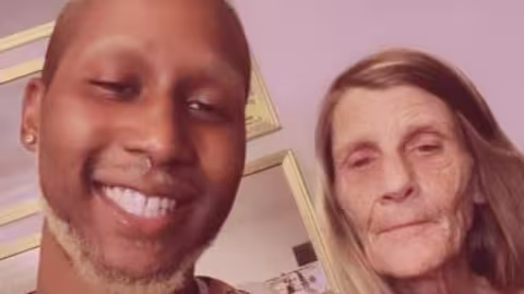 À 24 ans, il s’apprête à épouser Cheryl, une grand-mère de 61 ans: «elle a gardé l’esprit très jeune»