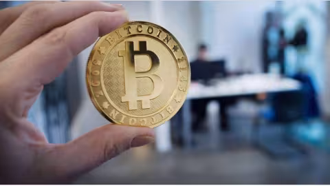Le bitcoin plonge sous les 40.000 dollars pour la première fois depuis septembre