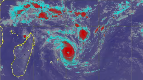 Météo : Le cyclone tropical Fabien à environ 2460 km au nord-est de Maurice