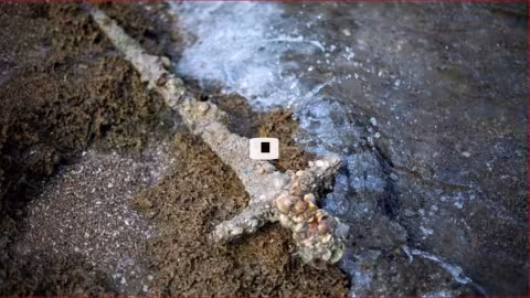 Israël : il découvre une épée de 9 000 ans qui aurait pu appartenir à un chevalier croisé