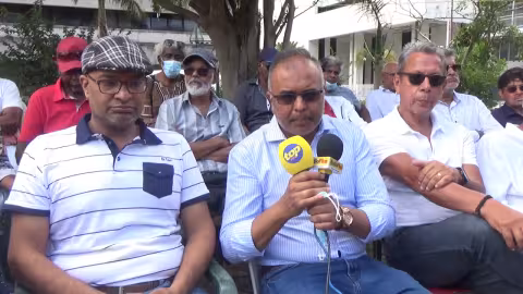 Une baisse des prix des carburants à la pompe réclamée : Un comité de soutien constitué autour des grévistes, Nishal Joyram et Sanjiv Teeluckdarry