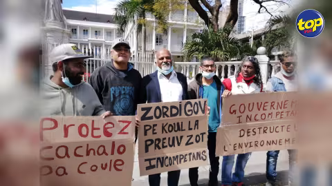 Protestation contre le sabordage du Wakashio : « Nous allons continuer à manifester », affirme Reuben Pillay