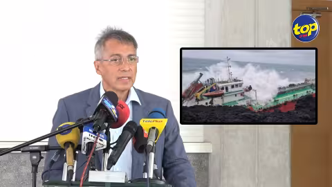 Naufrage du Tresta Star à l’île de la Réunion : « Cela aurait pu être catastrophique si le navire avait du pétrole dans ses cales », soutient Xavier-Luc Duval