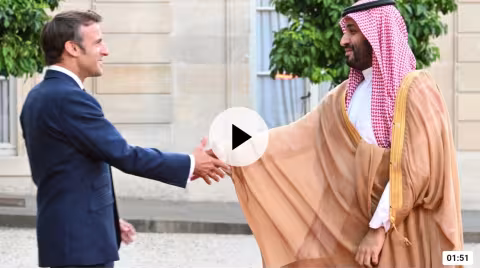 Le prince héritier saoudien discute pétrole à Paris