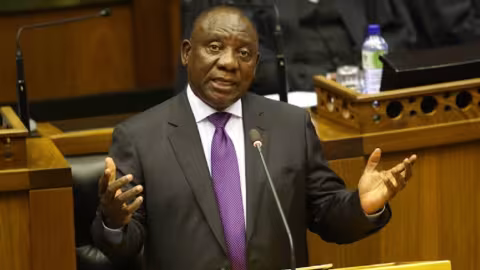 Accusé d’avoir caché un demi-million de dollars dans ses sofas : Le président Ramaphosa ne sera pas destitué