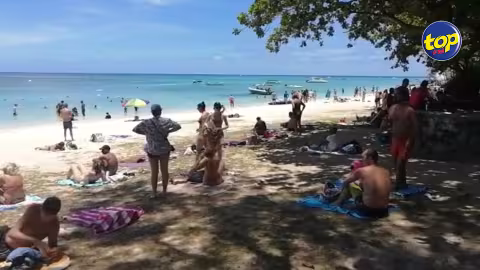 Nouvel an : malgré la Covid-19, le bain de mer pour bien démarrer l’année un ‘must’ pour beaucoup de mauriciens
