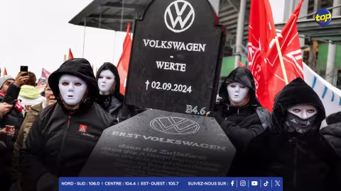 Automobile: en Allemagne, les salariés de Volkswagen en grève contre les suppressions d’emplois