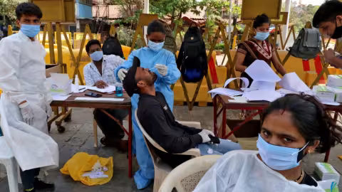 Covid-19 – Plus de 115 000 nouveaux cas en Inde en 24 heures, un record