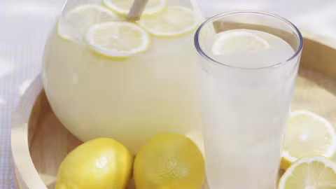 Boire du jus de citron pour combattre la mauvaise haleine naturellement