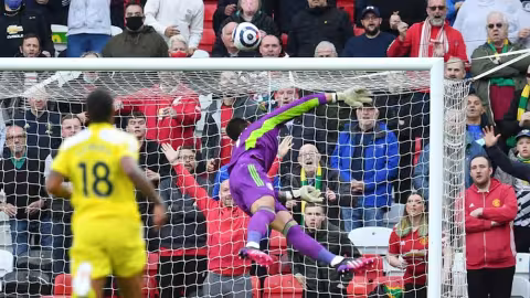 37e journée de Premier League : Manchester United accroché malgré Cavani