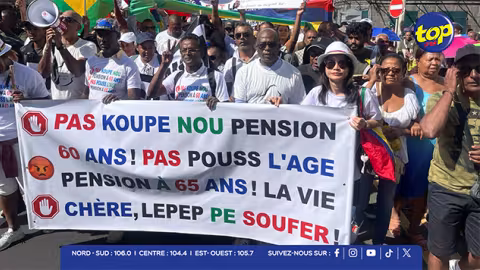 Manif à Rose-Hill contre la réforme de la pension universelle : selon Adrien Duval, cette réforme est une trahison envers le peuple