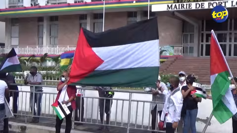 Des Palestiniens affrontent la police israélienne sur le lieu saint de Jérusalem