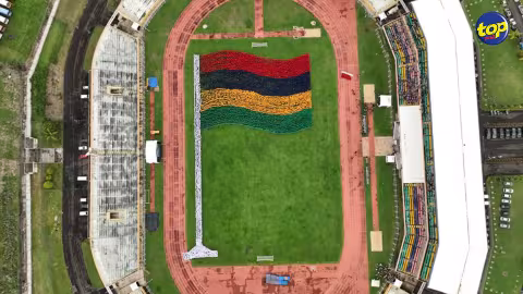 Au stade Anjalay ce matin : Maurice établit le record Guinness du plus grand drapeau national à partir d’une chaîne humaine