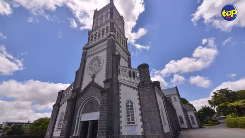 Autre appel du ministère de la Santé : Si vous avez assisté à la messe du 6 mars dernier à l’église St Hélène, Curepipe, prenez contact avec le ministère de la Santé…