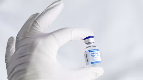 Covid-19 – Les personnes vaccinées ont huit fois moins de chances d’être contaminées et onze fois moins d’être admises en soins critiques